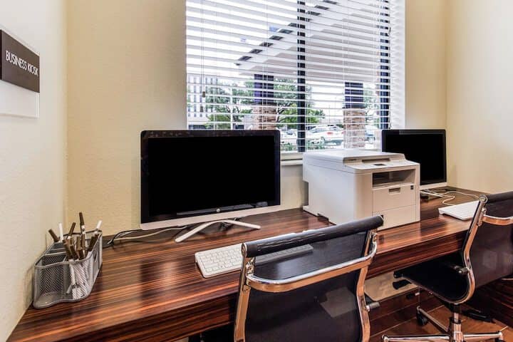 Business Center 28 of 36