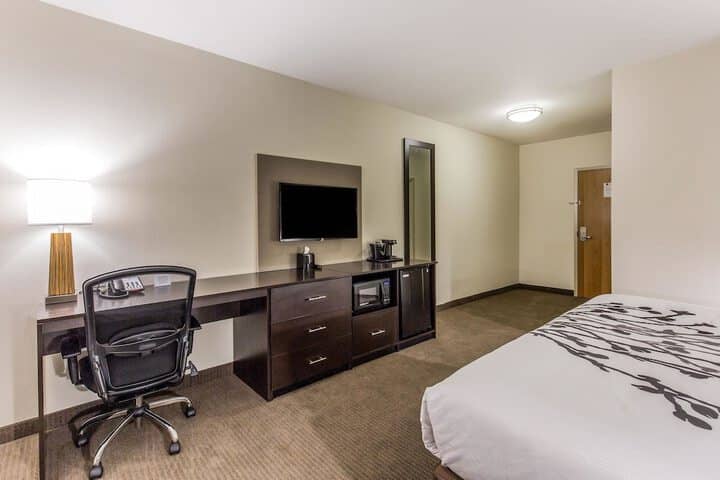 Room 9 of 36