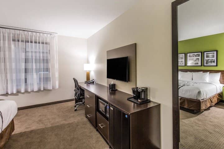 Room 10 of 36